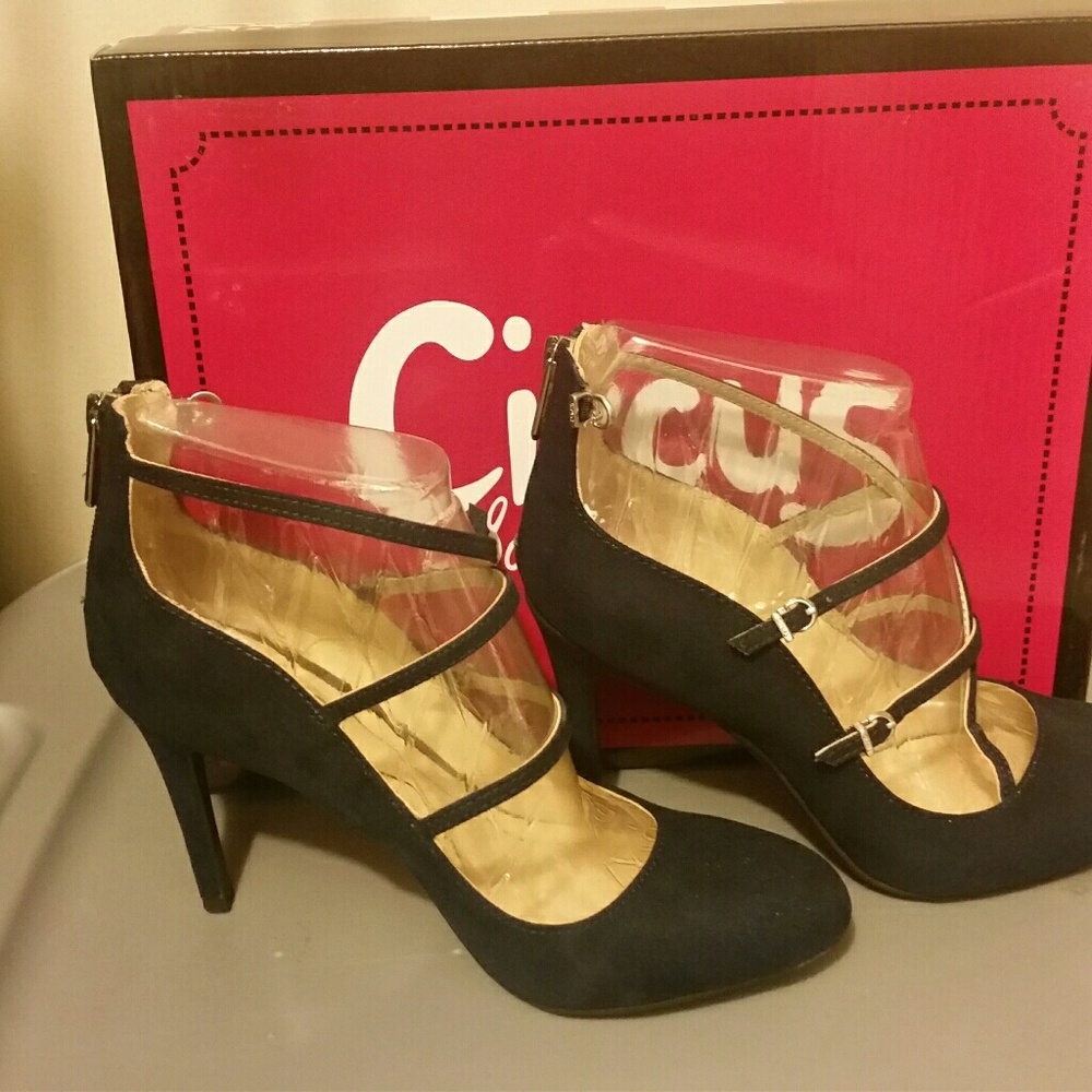 Circus Blue Suede Pump